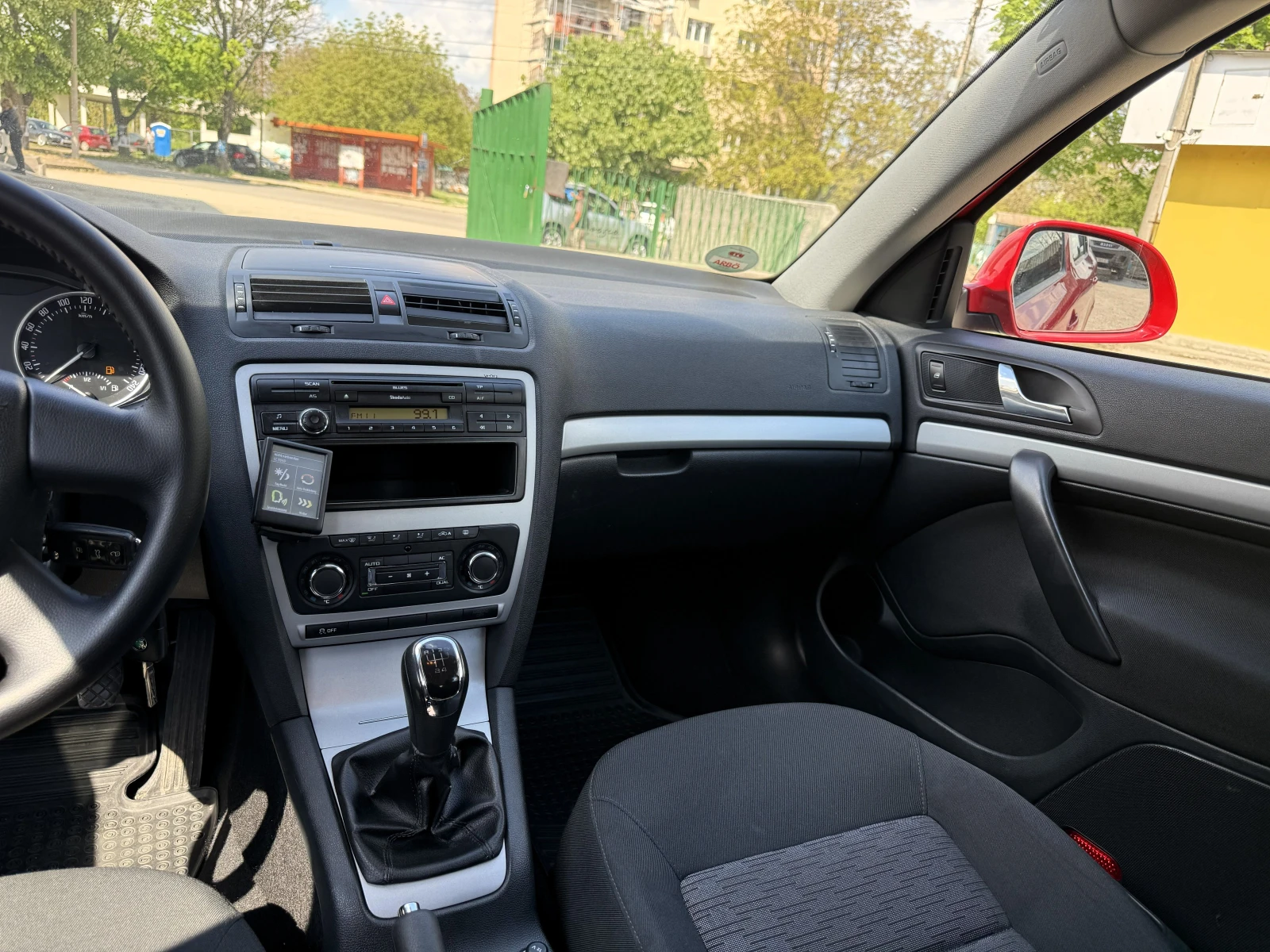 Skoda Octavia 1.6 TDI 105 к.с. ТОП, снимка 11 - Автомобили и джипове - 54610577