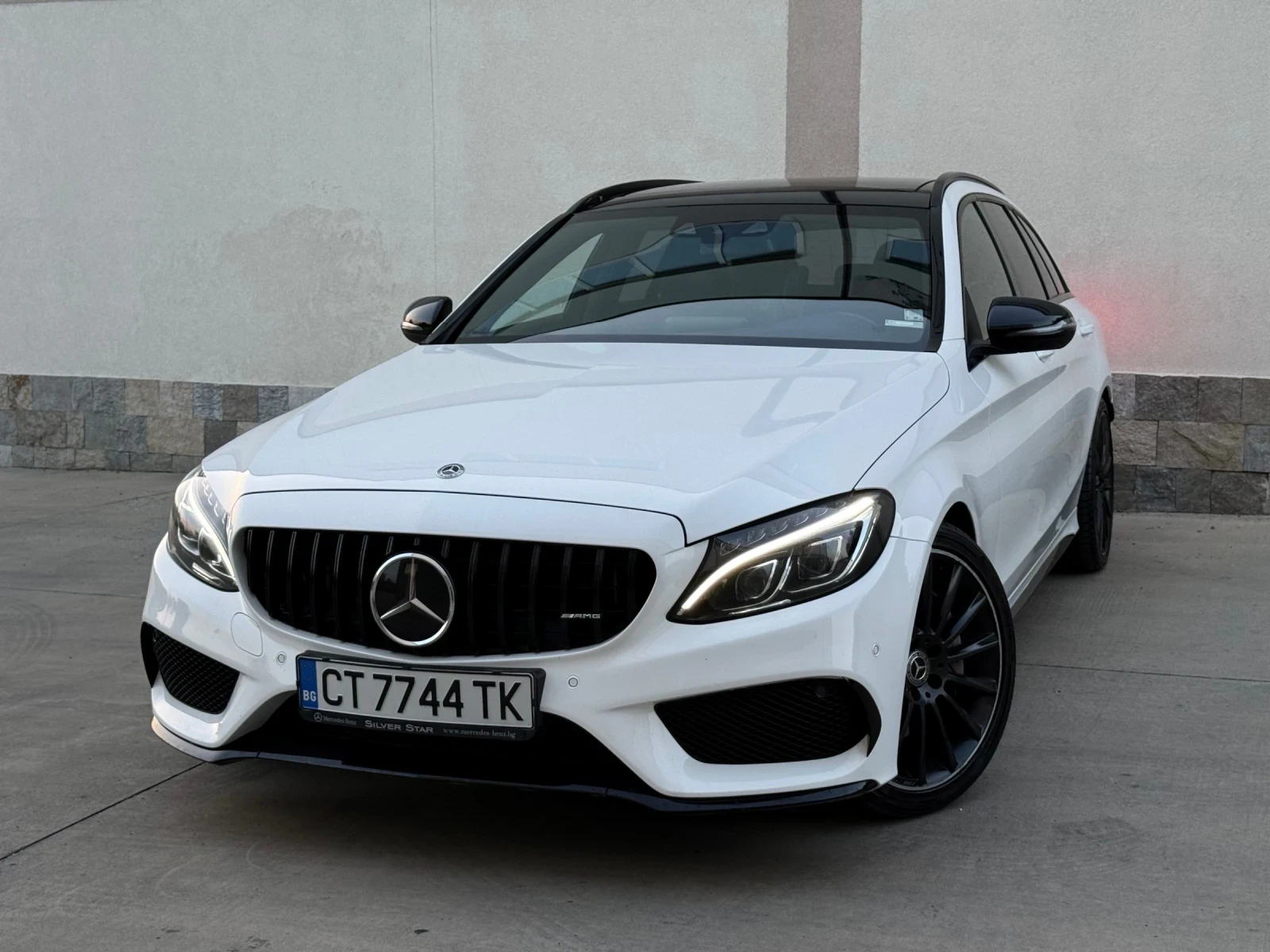 Mercedes-Benz C 250 AMG/9G/Distr/LaneAs/MultiB/Pano/Ambi/История/Каско, снимка 2 - Автомобили и джипове - 55188895