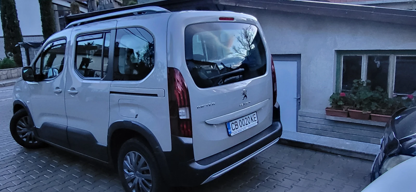 Peugeot Rifter 1, 5 - Allure, снимка 3 - Автомобили и джипове - 55317476
