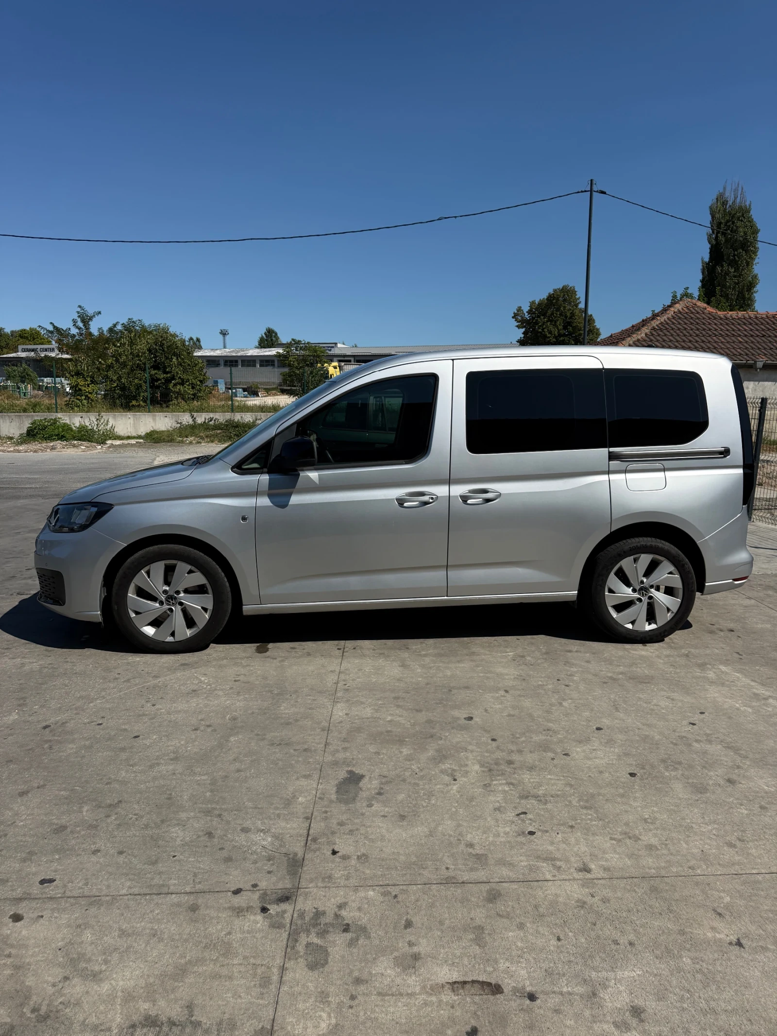 VW Caddy Пътнически, снимка 3 - Автомобили и джипове - 56007647