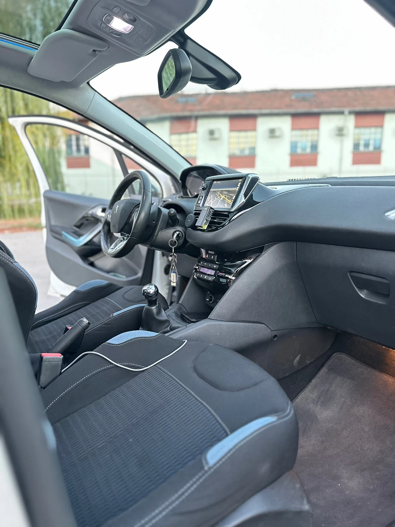 Peugeot 208, снимка 9 - Автомобили и джипове - 56120668