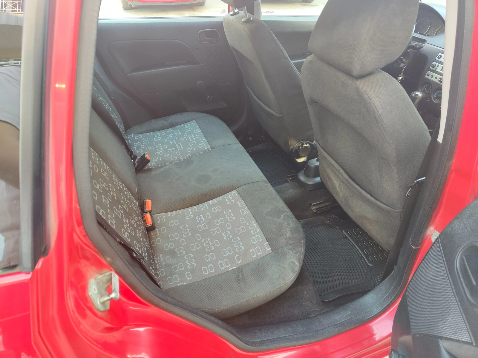 Ford Fiesta 1.3, снимка 8 - Автомобили и джипове - 56167051