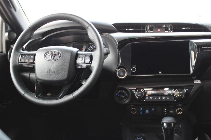 Toyota Hilux 2.8 D-4D/INVINCIBLE/DOUBLE CAB/JBL/360/LED/, снимка 5 - Автомобили и джипове - 52581661