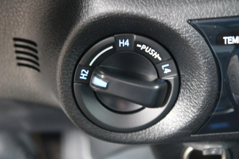 Toyota Hilux 2.8 D-4D/INVINCIBLE/DOUBLE CAB/JBL/360/LED/, снимка 13 - Автомобили и джипове - 52581661