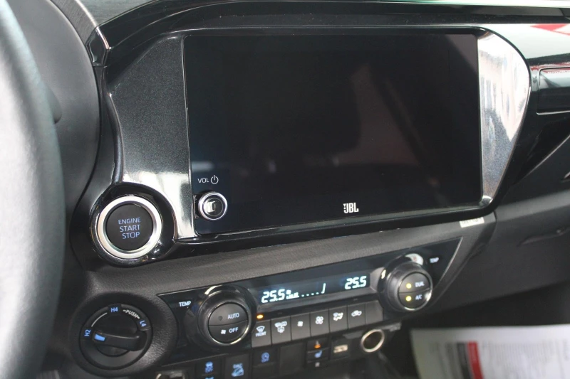 Toyota Hilux 2.8 D-4D/INVINCIBLE/DOUBLE CAB/JBL/360/LED/, снимка 10 - Автомобили и джипове - 52581661