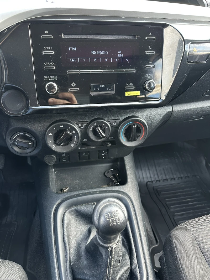 Toyota Hilux 2.4 D-4D Double Cab Active 4x4, снимка 10 - Автомобили и джипове - 52753224