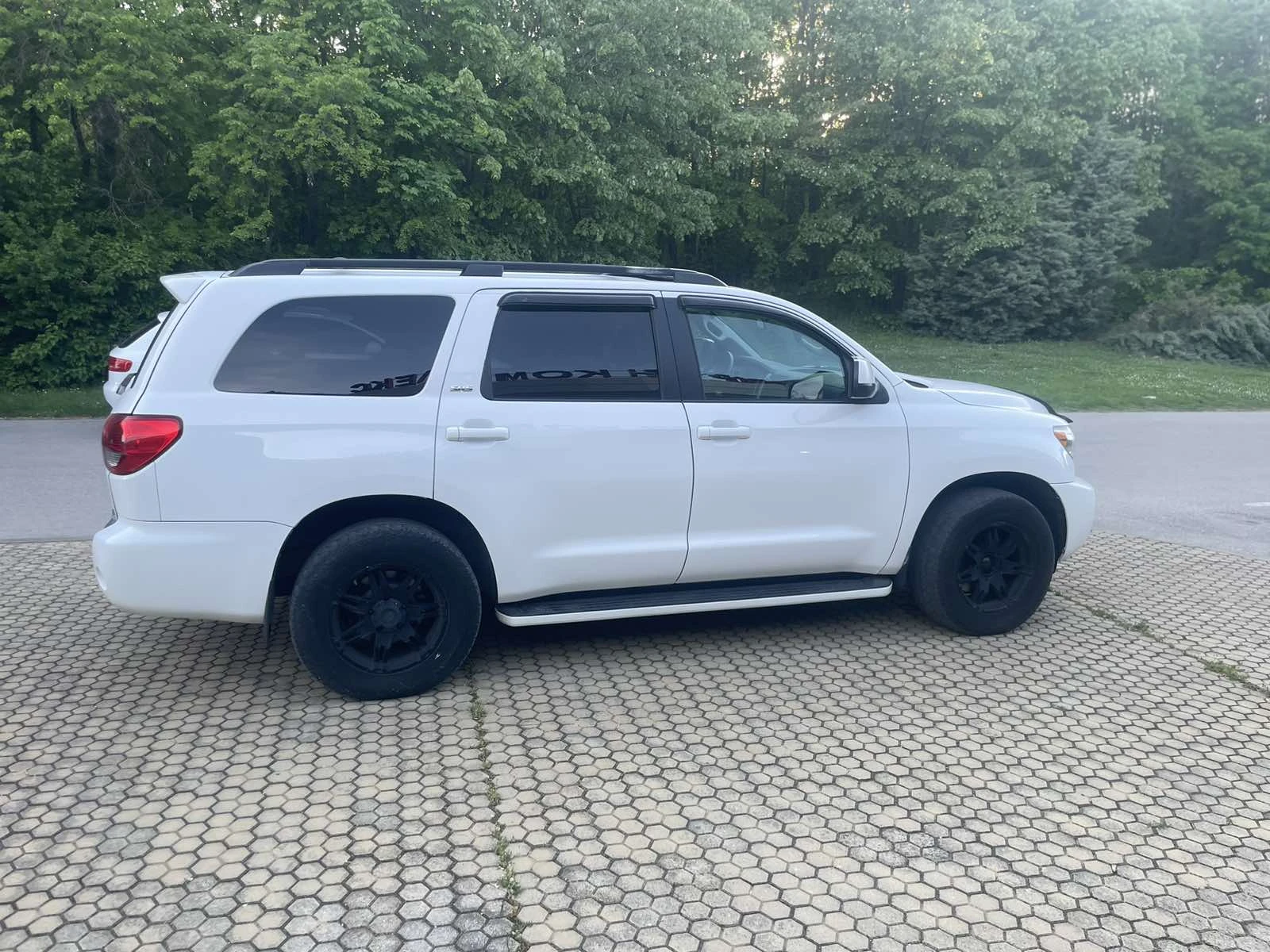 Toyota Sequoia  - изображение 4