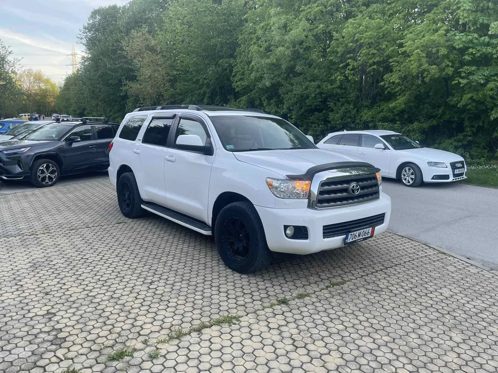 Toyota Sequoia  - изображение 2