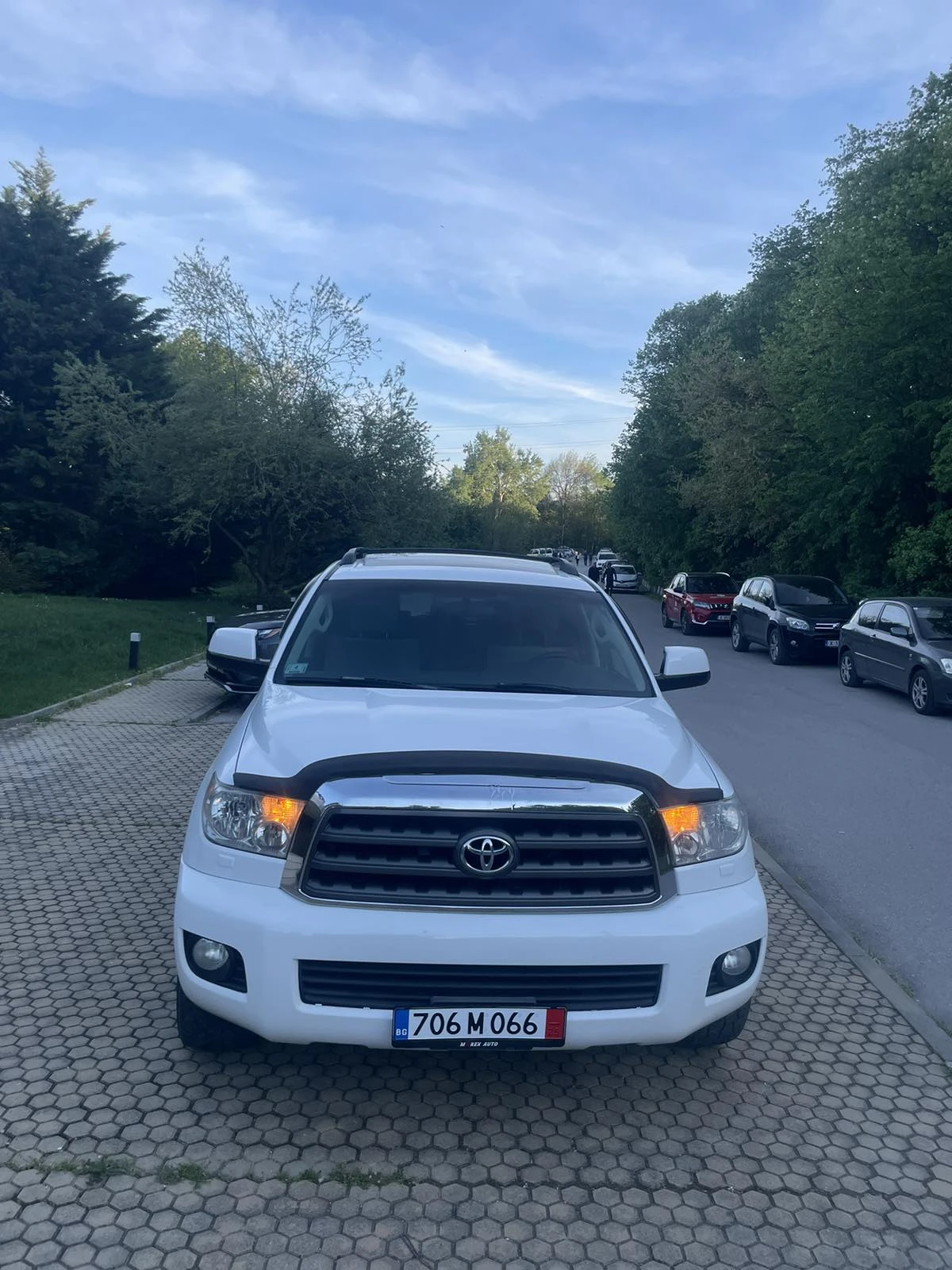 Toyota Sequoia  - изображение 3