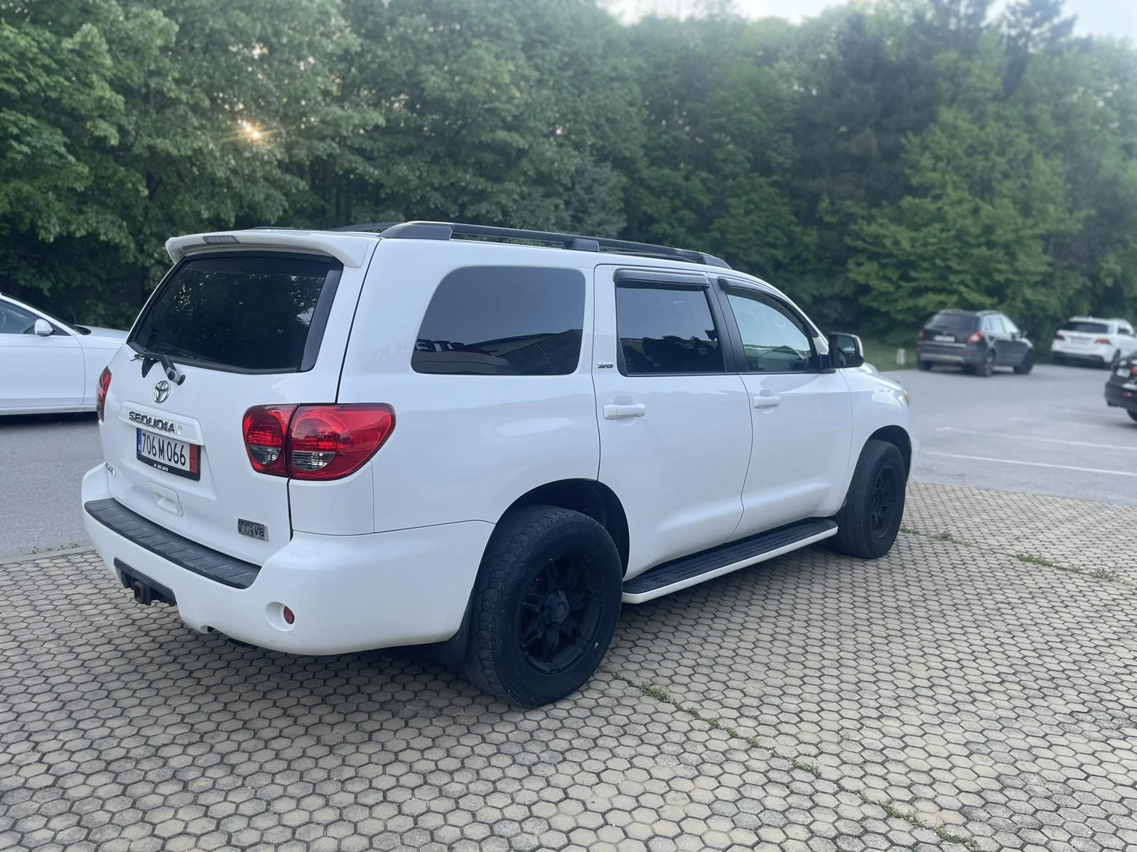 Toyota Sequoia  - изображение 6