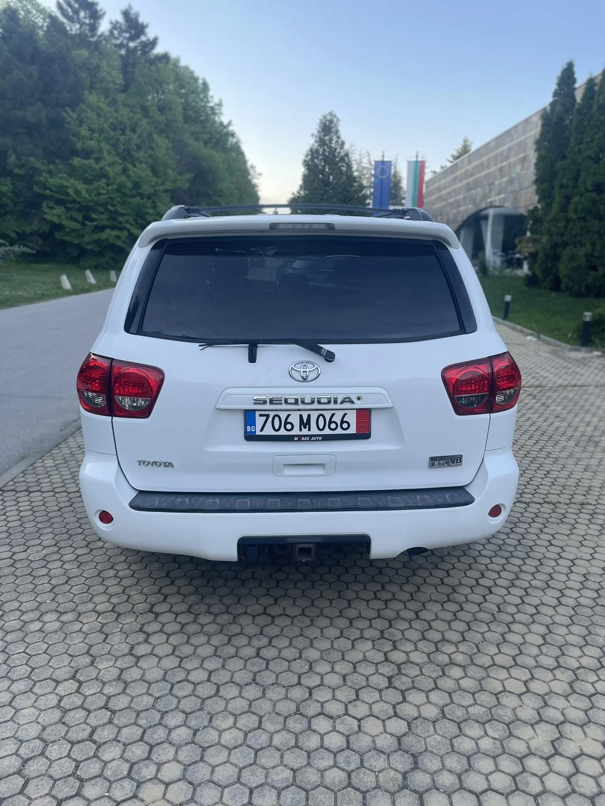 Toyota Sequoia  - изображение 7