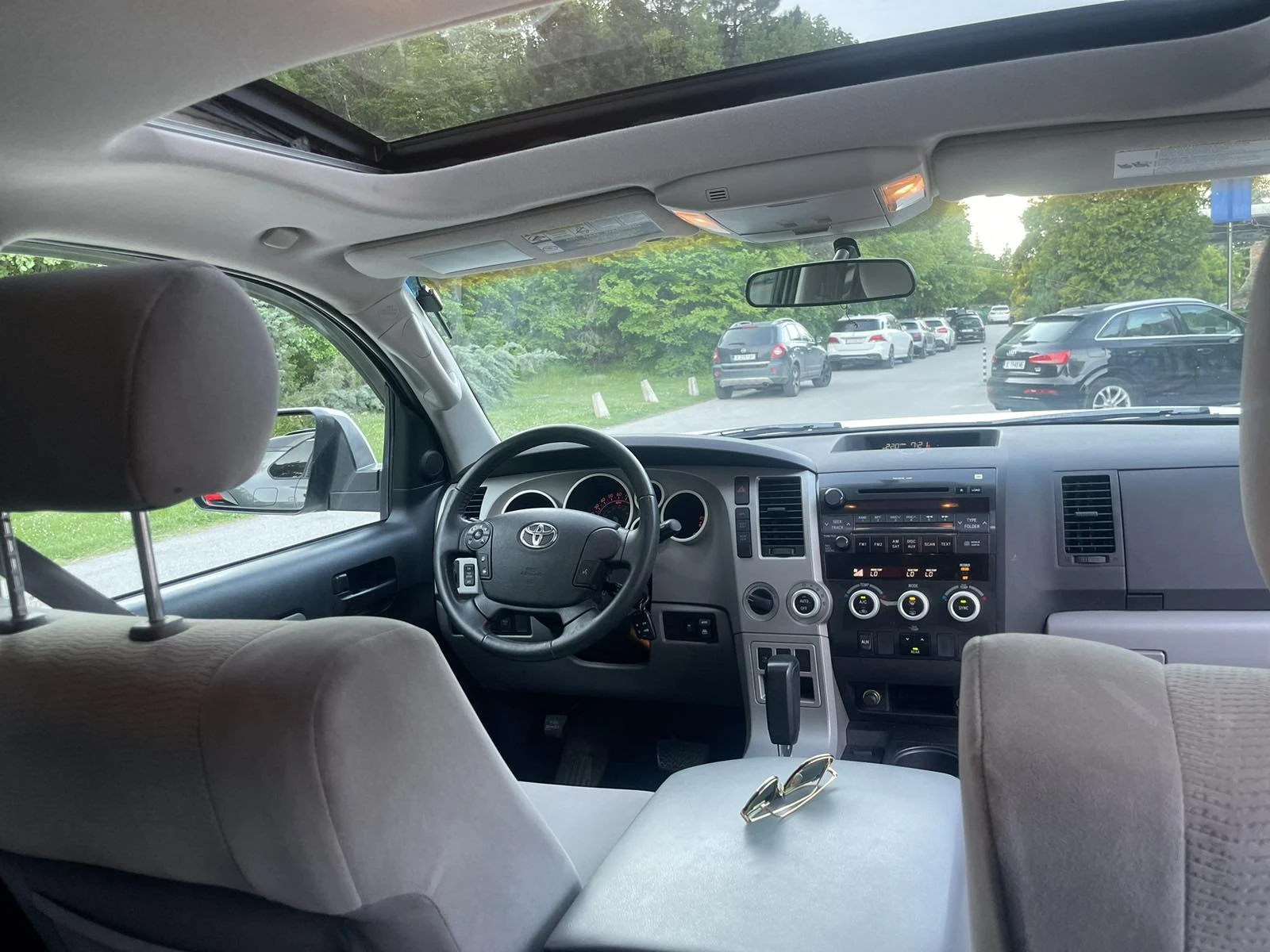 Toyota Sequoia  - изображение 8