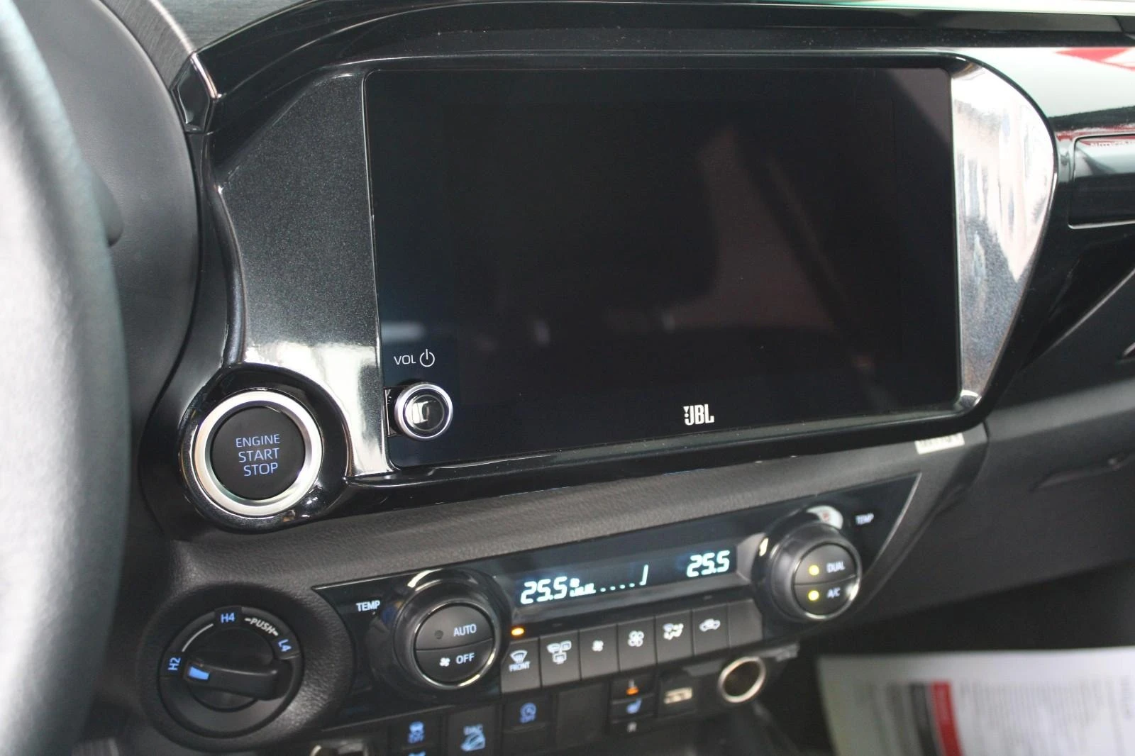 Toyota Hilux 2.8 D-4D/INVINCIBLE/DOUBLE CAB/JBL/360/LED/ - изображение 10