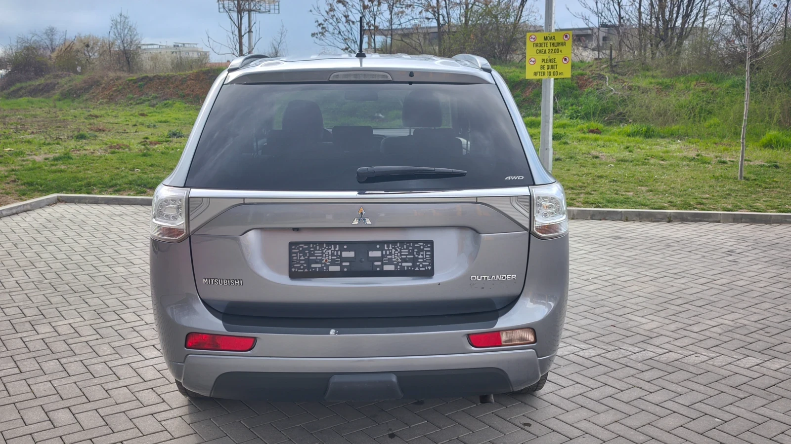 Mitsubishi Outlander 2.0 PHEV 4x4 ВНОС ОТ ШВЕЙЦАРИЯ , снимка 5 - Автомобили и джипове - 54013043