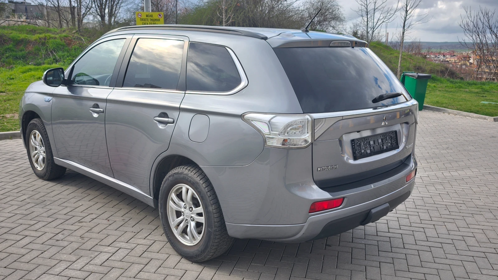 Mitsubishi Outlander 2.0 PHEV 4x4 ВНОС ОТ ШВЕЙЦАРИЯ , снимка 7 - Автомобили и джипове - 54013043