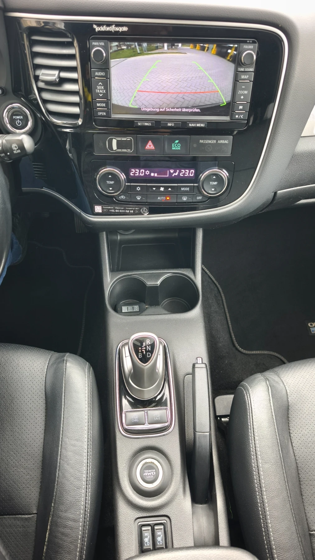 Mitsubishi Outlander 2.0 PHEV 4x4 ВНОС ОТ ШВЕЙЦАРИЯ , снимка 17 - Автомобили и джипове - 54013043