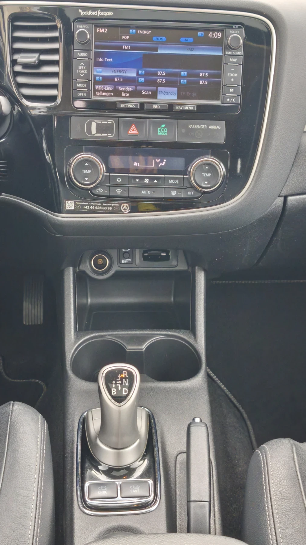 Mitsubishi Outlander 2.0 PHEV 4x4 ВНОС ОТ ШВЕЙЦАРИЯ , снимка 11 - Автомобили и джипове - 54013043