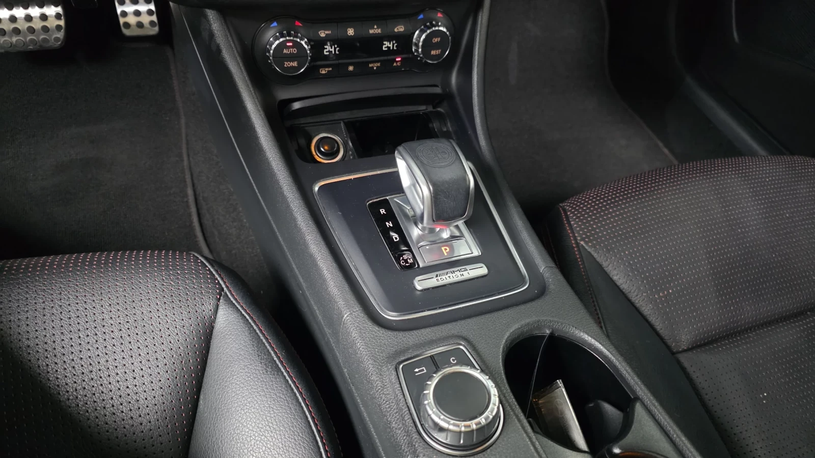 Mercedes-Benz GLA 45 AMG BURMASTER* PANO* KEYLESS* DYNAMICA* КРАЙНА ЦЕНА, снимка 11 - Автомобили и джипове - 54429152