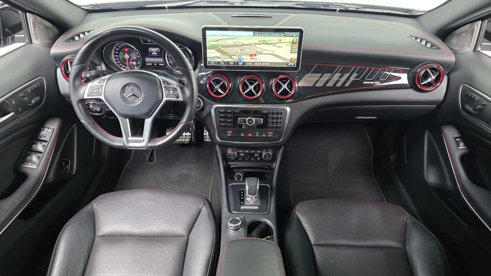 Mercedes-Benz GLA 45 AMG BURMASTER* PANO* KEYLESS* DYNAMICA* КРАЙНА ЦЕНА, снимка 6 - Автомобили и джипове - 54429152