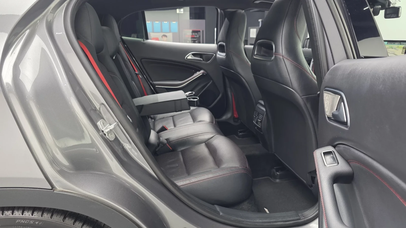 Mercedes-Benz GLA 45 AMG BURMASTER* PANO* KEYLESS* DYNAMICA* КРАЙНА ЦЕНА, снимка 15 - Автомобили и джипове - 54429152