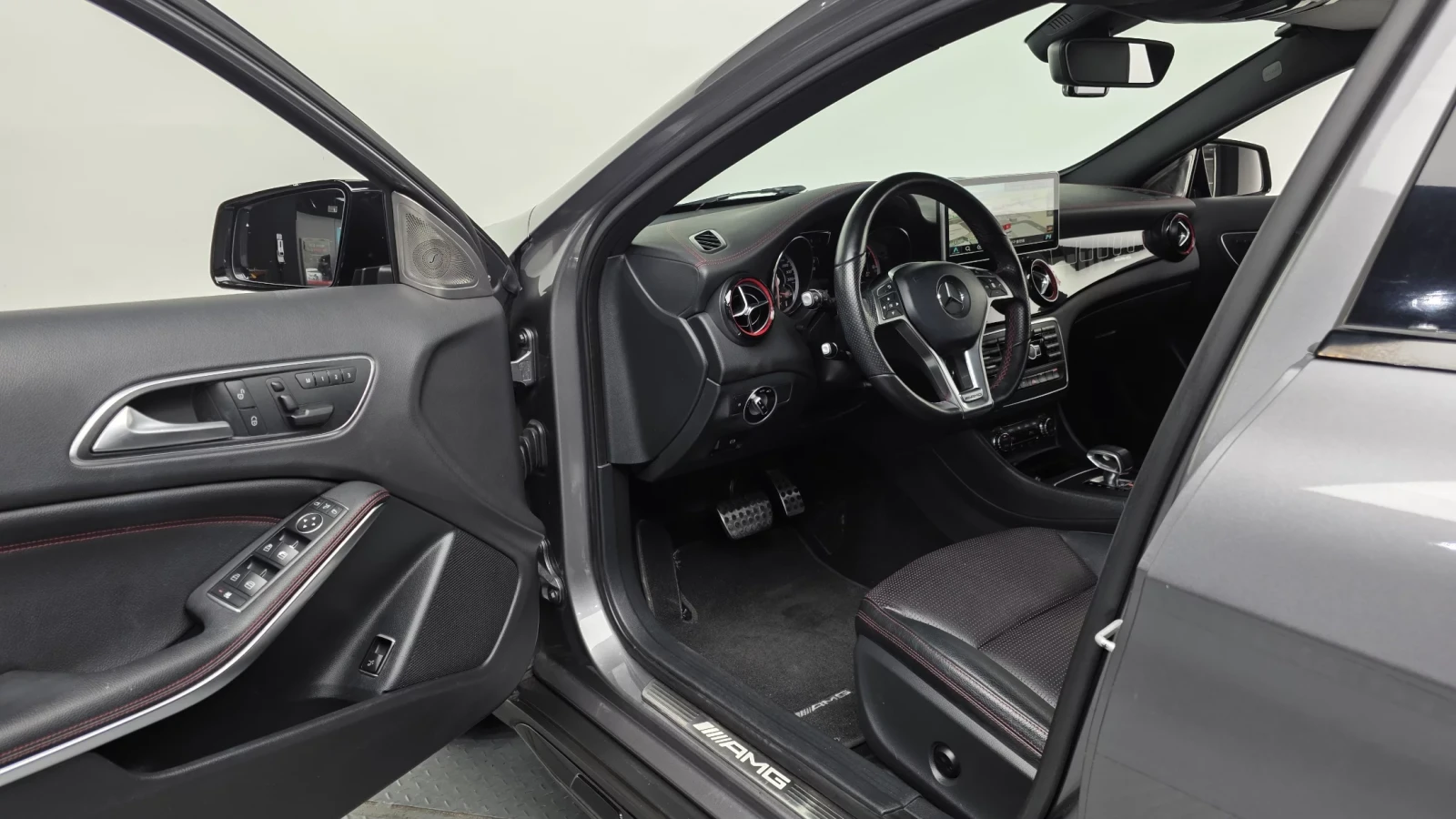 Mercedes-Benz GLA 45 AMG BURMASTER* PANO* KEYLESS* DYNAMICA* КРАЙНА ЦЕНА, снимка 9 - Автомобили и джипове - 54429152