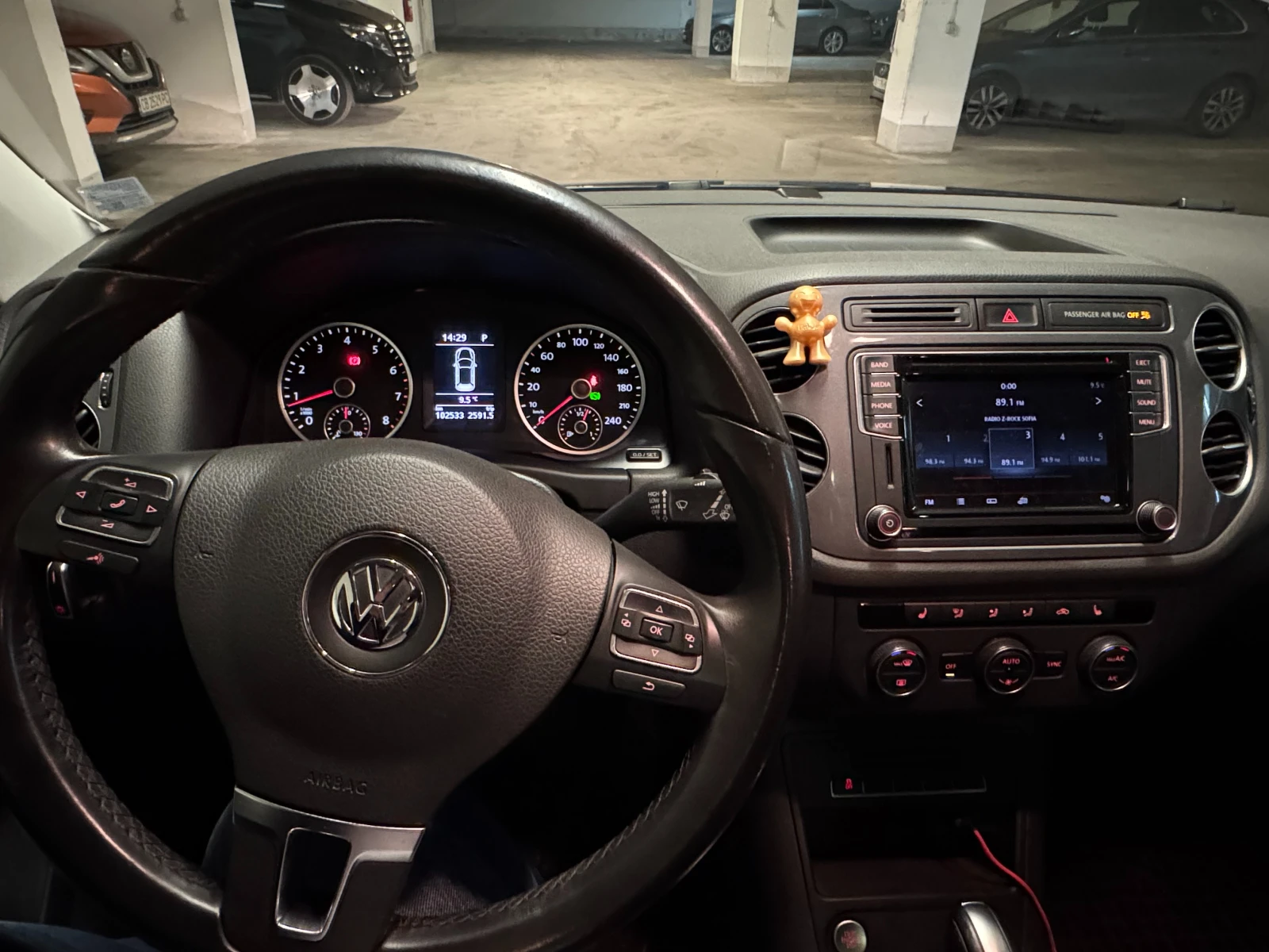 VW Tiguan 4x4, автоматик, бензин, снимка 10 - Автомобили и джипове - 54464135