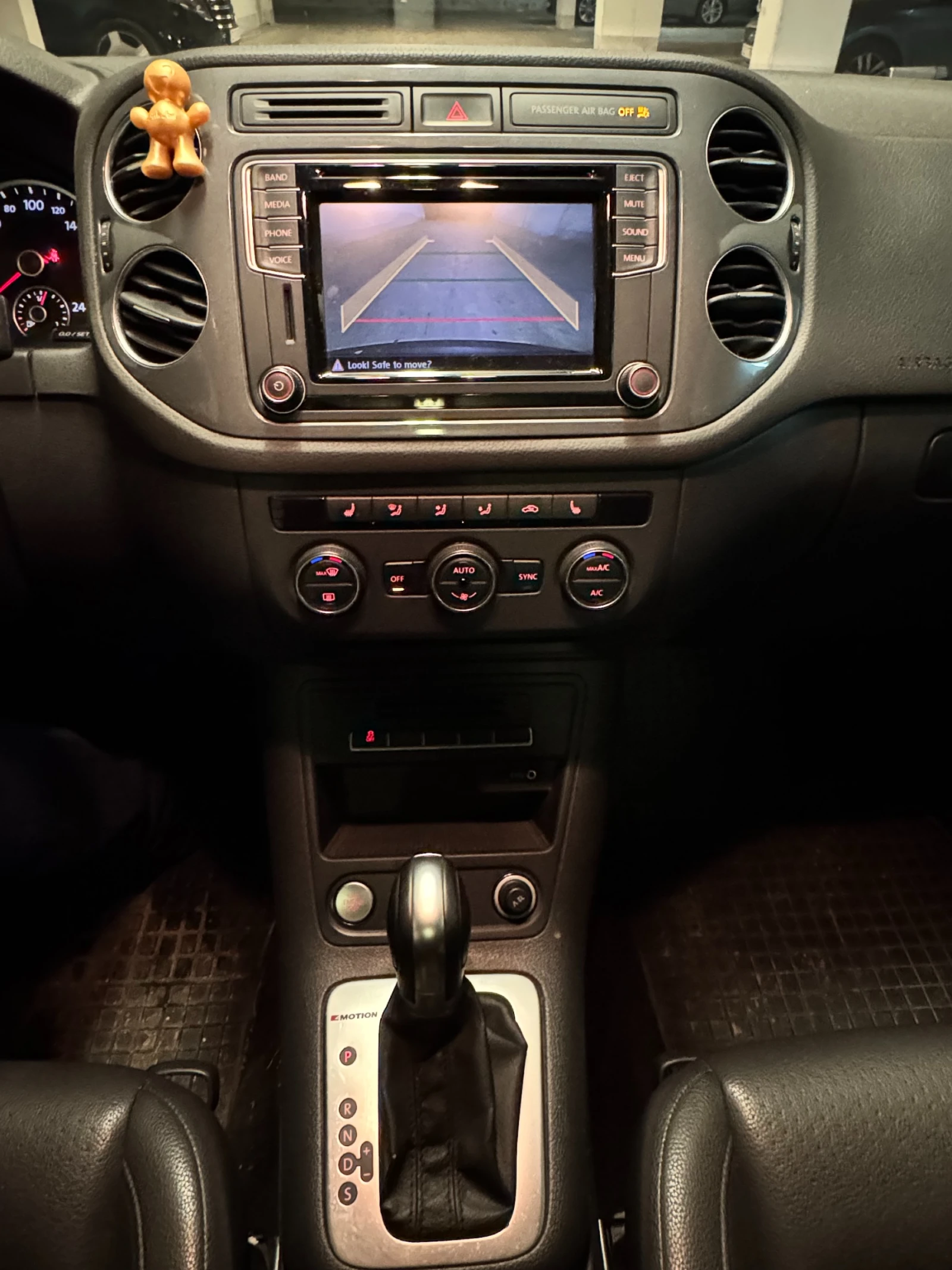 VW Tiguan 4x4, автоматик, бензин, снимка 14 - Автомобили и джипове - 54464135