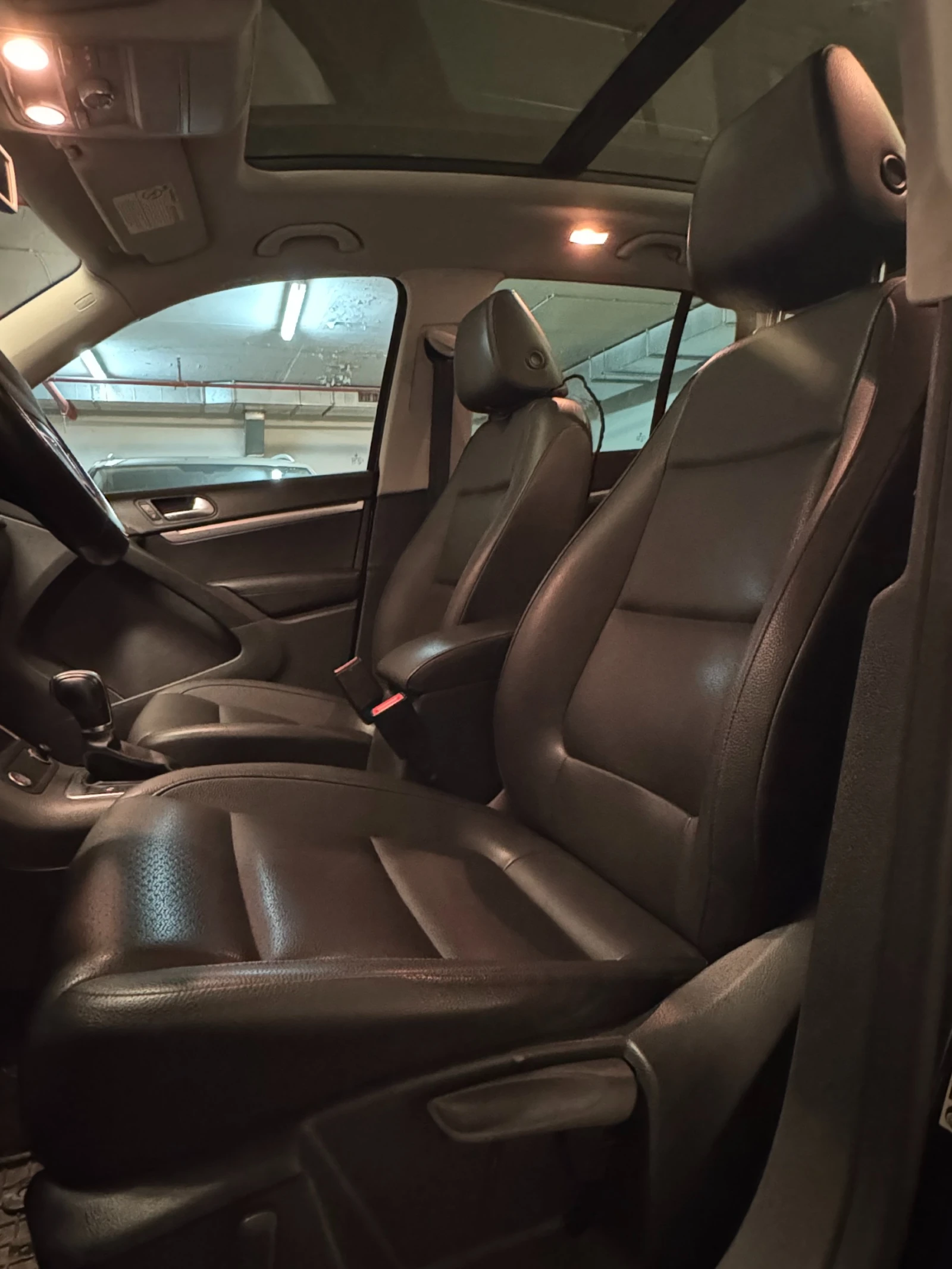 VW Tiguan 4x4, автоматик, бензин, снимка 9 - Автомобили и джипове - 54464135