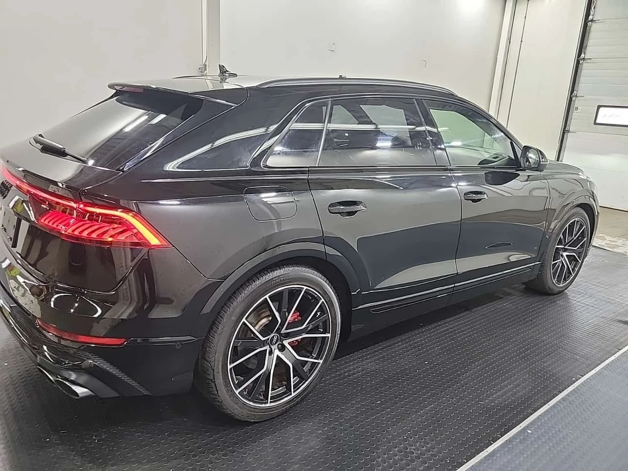 Audi SQ8 * 4.0 TFSI QUATTRO * CARFAX * От VW * , снимка 3 - Автомобили и джипове - 55517248