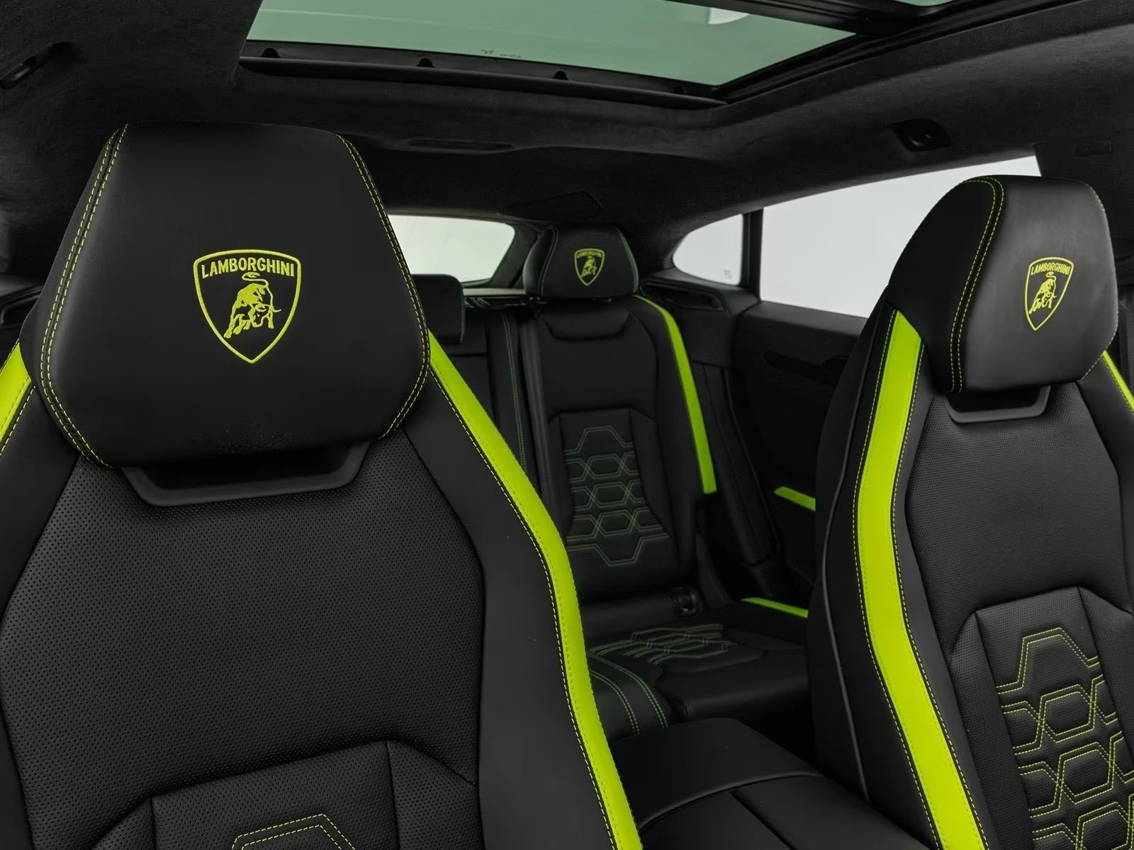 Lamborghini Urus SE / FACELIFT / CERAMIC / B&O / PANO / HUD / 360 /, снимка 15 - Автомобили и джипове - 55748901