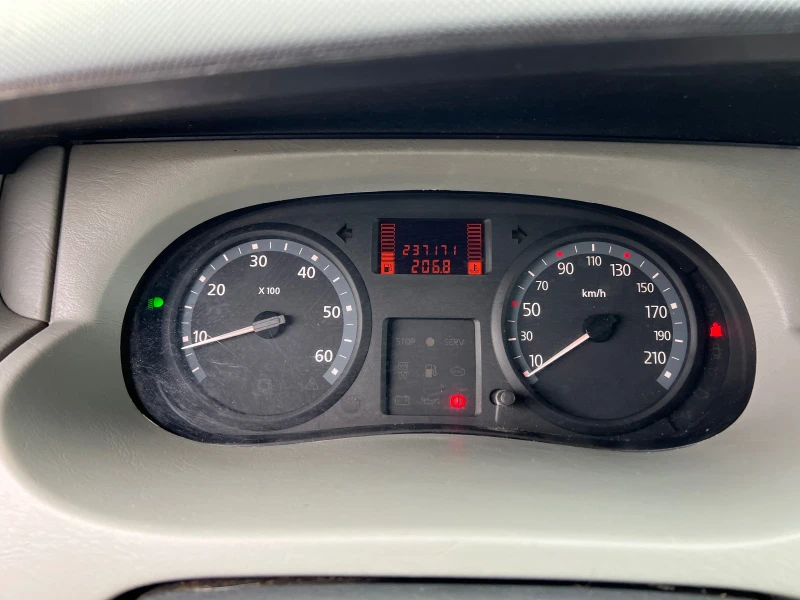 Renault Trafic 2.0, снимка 9 - Бусове и автобуси - 52687846