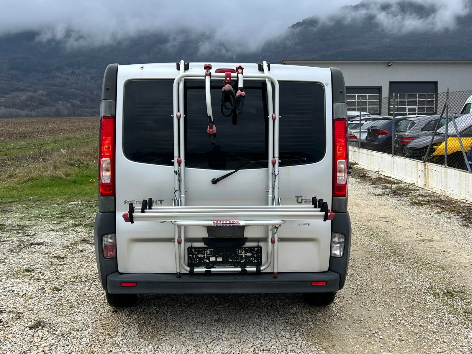 Renault Trafic 2.0 - изображение 5