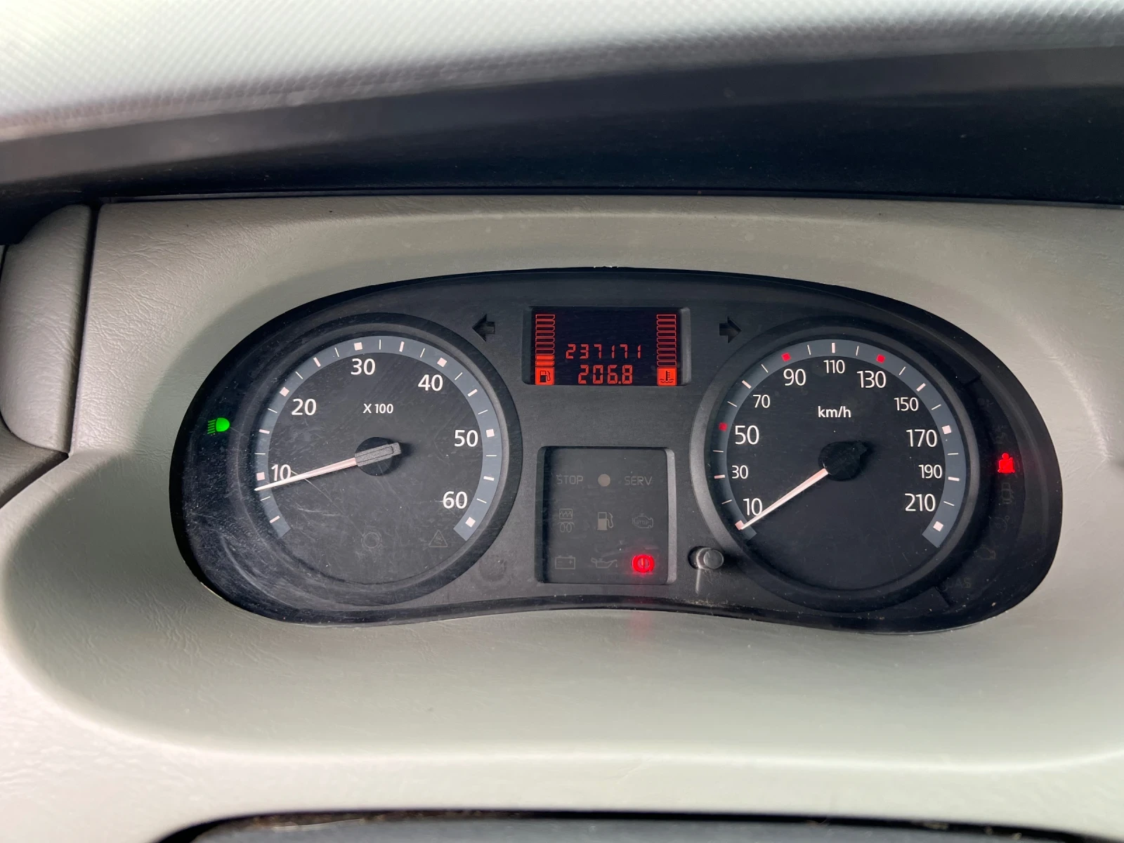 Renault Trafic 2.0 - изображение 9