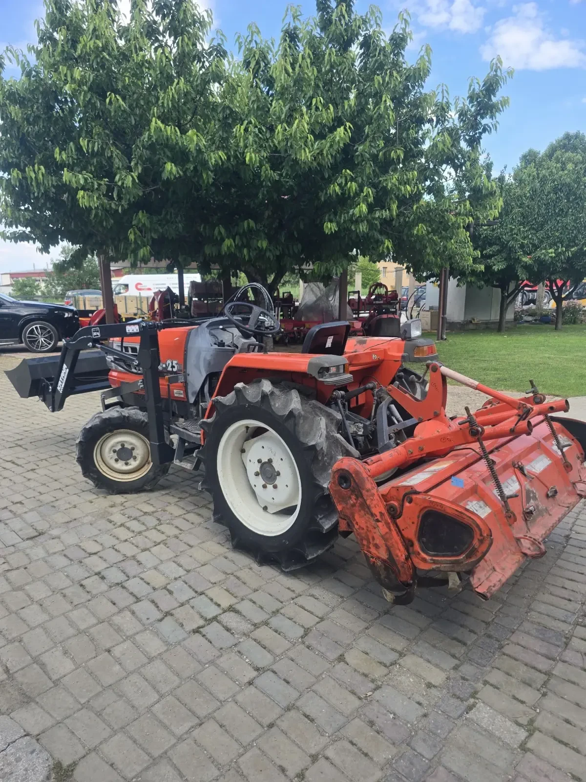 Трактор Kubota GL 25 с челен товарач, снимка 4 - Селскостопанска техника - 54742782