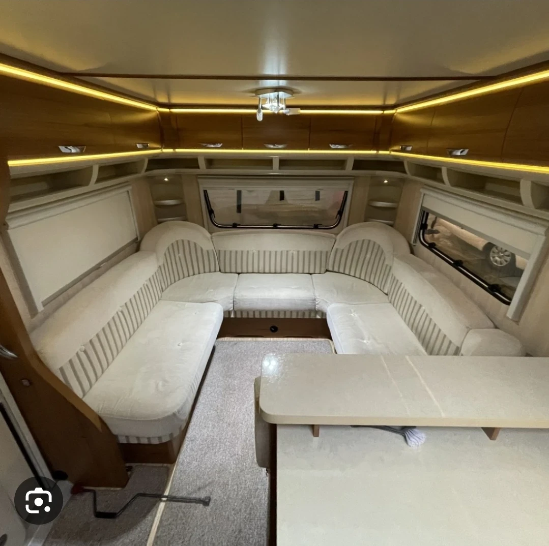 Каравана Hobby VIP 700, снимка 3 - Каравани и кемпери - 55064666