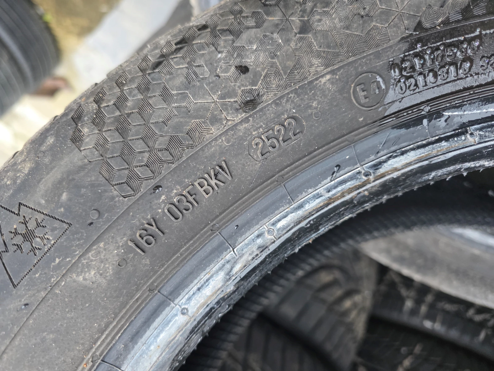 Гуми Зимни 235/55R17, снимка 9 - Гуми и джанти - 53961742