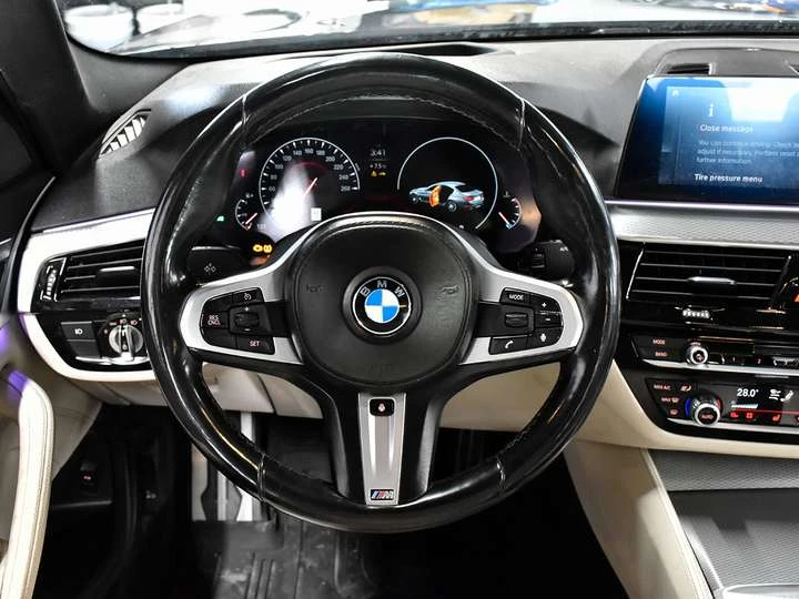 BMW 540 No Accidents l M-Sport l XDrive l 2.0L l 4Cyl, снимка 16 - Автомобили и джипове - 53596469