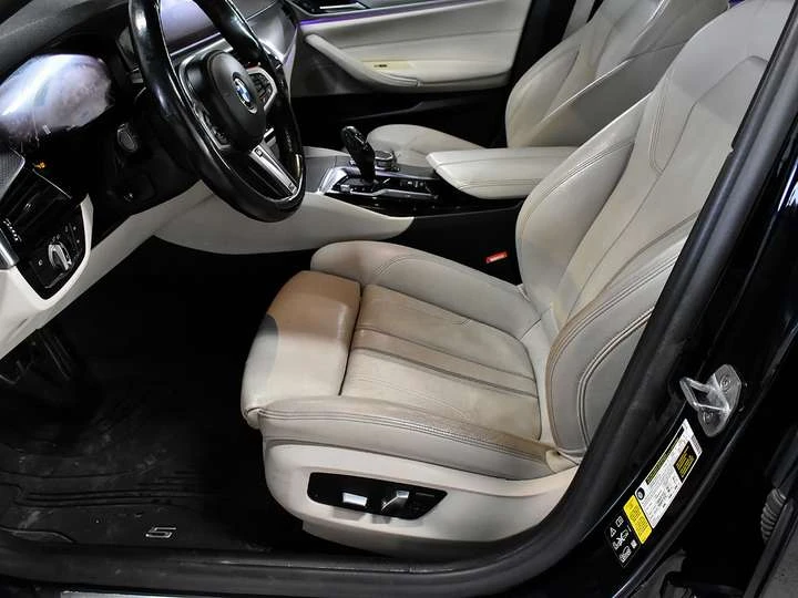 BMW 540 No Accidents l M-Sport l XDrive l 2.0L l 4Cyl, снимка 11 - Автомобили и джипове - 53596469