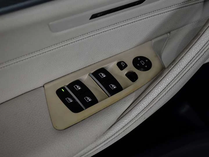 BMW 540 No Accidents l M-Sport l XDrive l 2.0L l 4Cyl, снимка 12 - Автомобили и джипове - 53596469