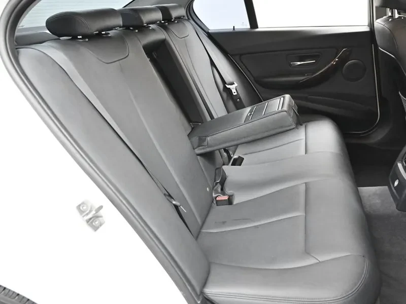 BMW 320 d, снимка 12 - Автомобили и джипове - 54589698