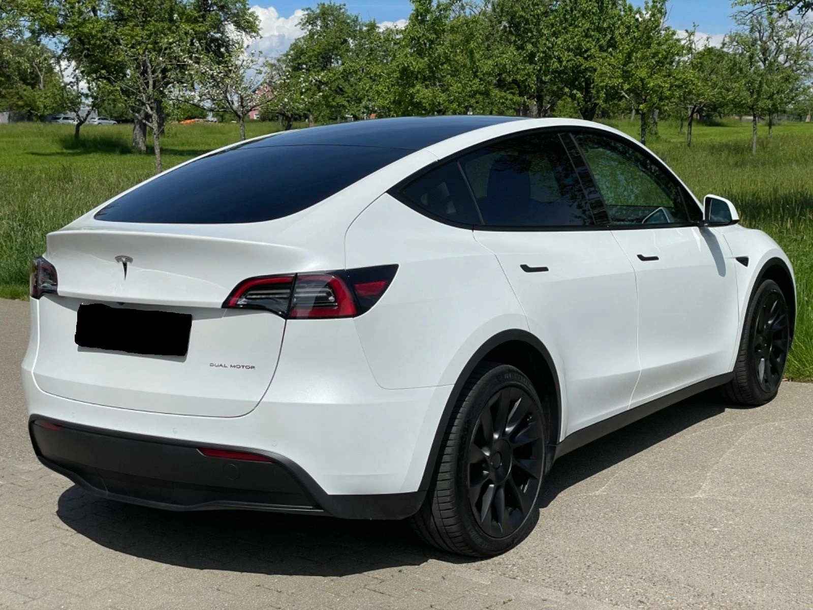 Tesla Model Y Long Range Dual Motor AWD - изображение 8