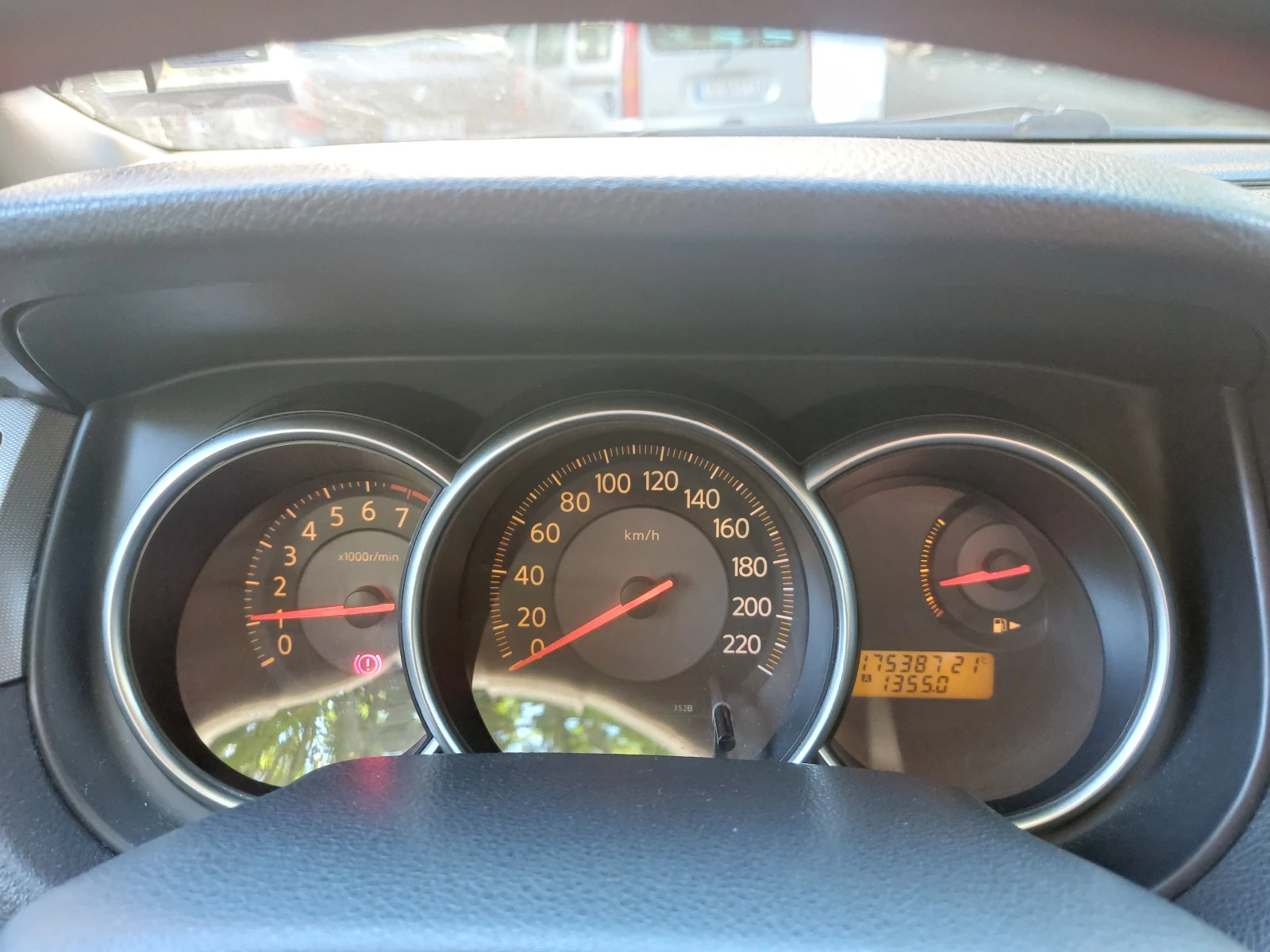 Nissan Tiida  - изображение 8