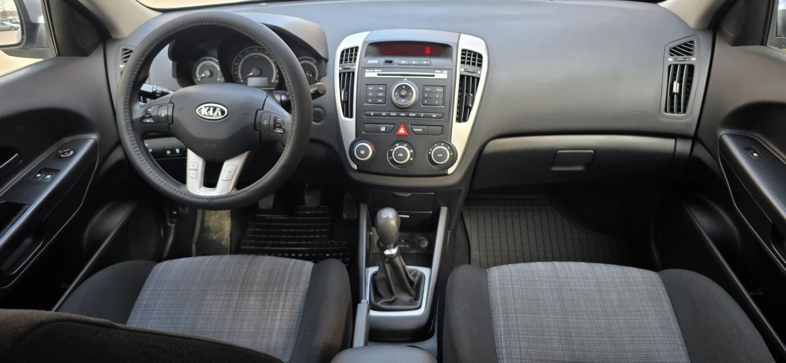 Kia Ceed 1.4i, Face, 140х.км, снимка 14 - Автомобили и джипове - 53967886