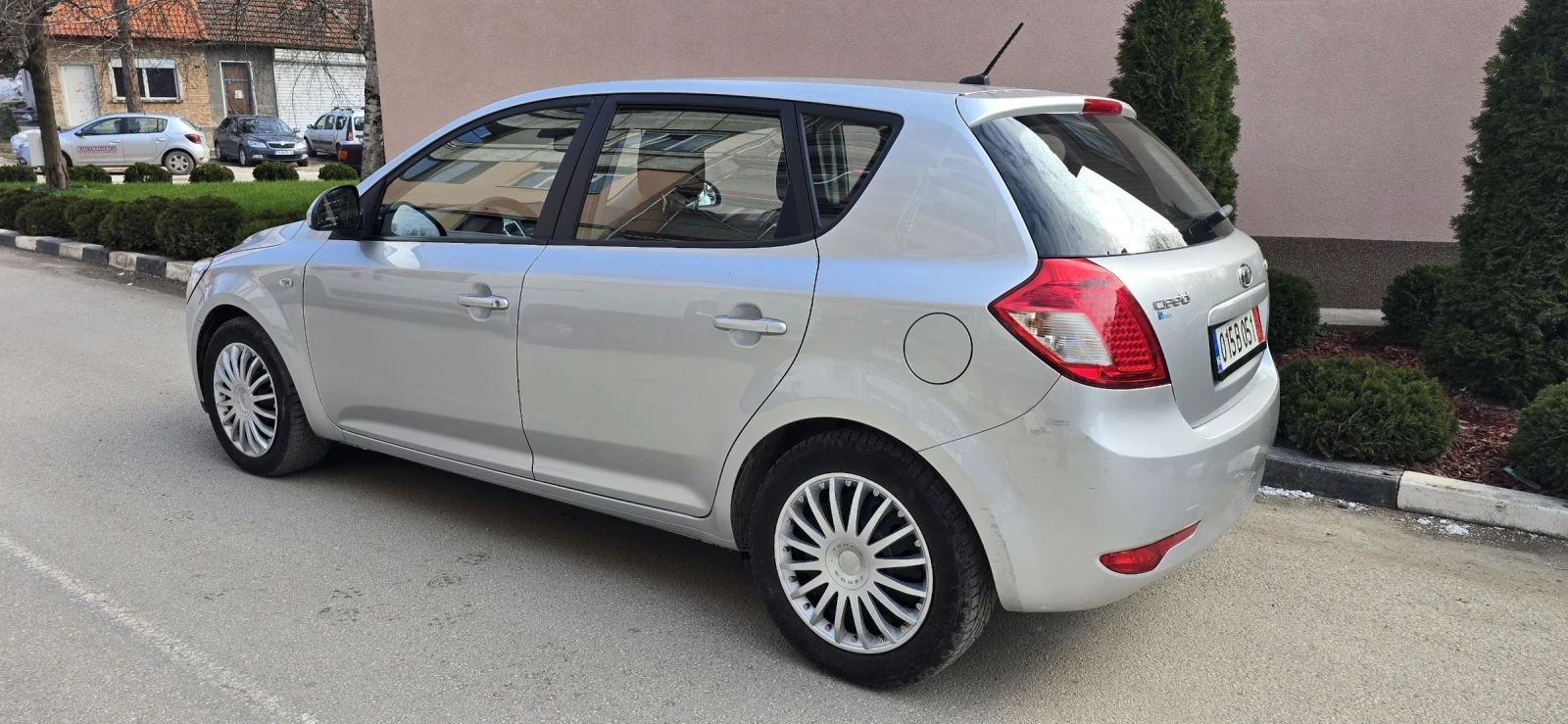 Kia Ceed 1.4i, Face, 140х.км, снимка 3 - Автомобили и джипове - 53967886