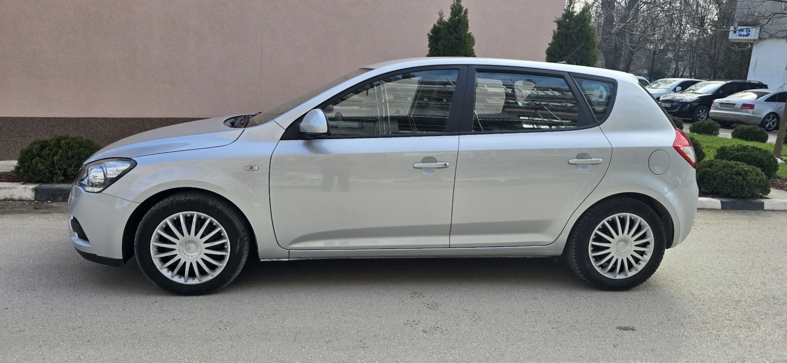 Kia Ceed 1.4i, Face, 140х.км, снимка 2 - Автомобили и джипове - 53967886