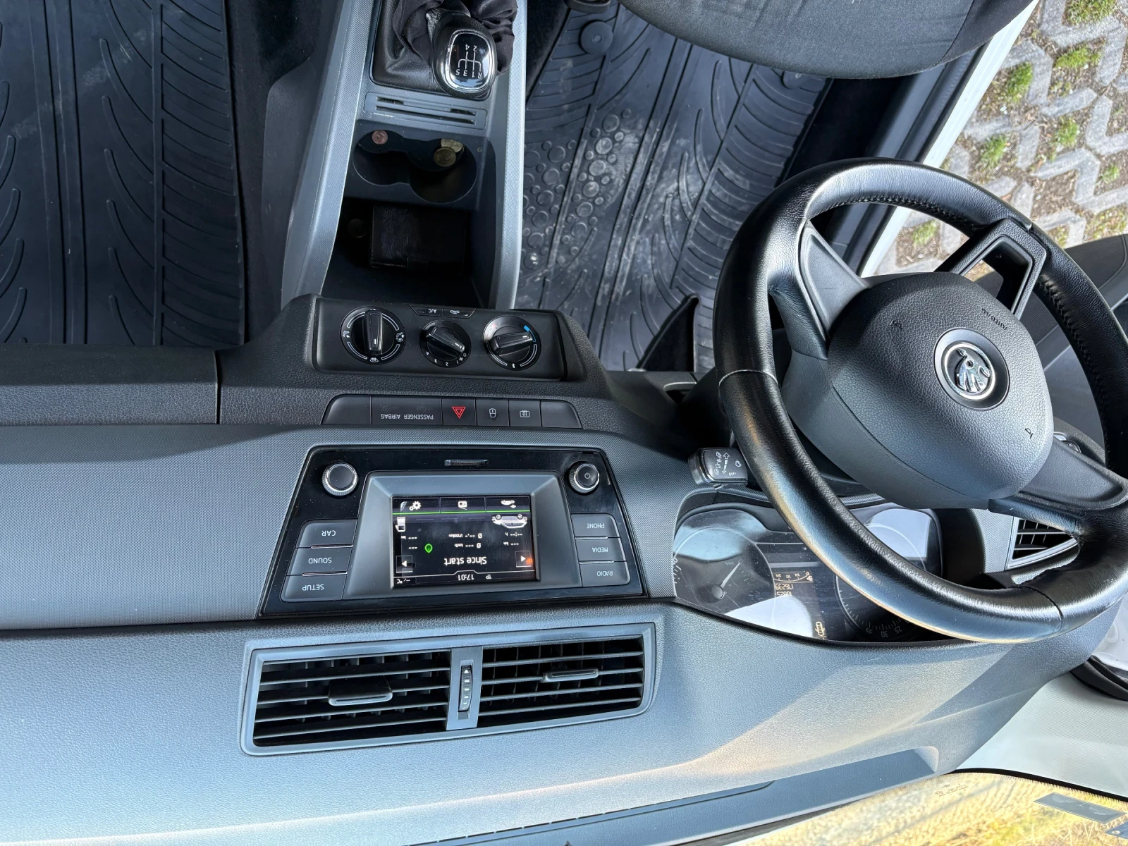 Skoda Fabia, снимка 9 - Автомобили и джипове - 54131673