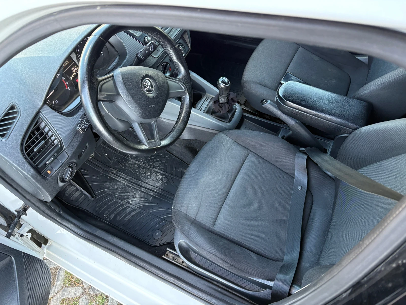 Skoda Fabia, снимка 7 - Автомобили и джипове - 54131673