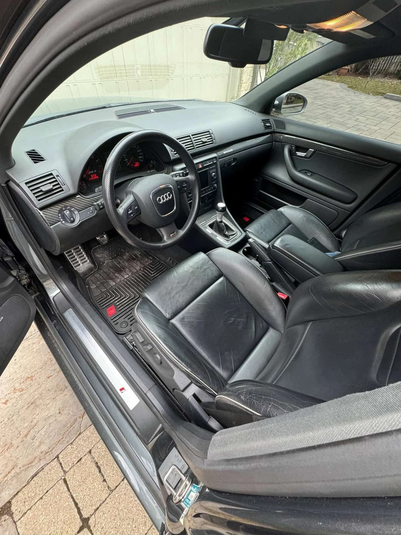 Audi Rs4 * 4dr Sdn * CARFAX * БЕЗ ПЪРВОНАЧАЛНА ВНОСКА, снимка 5 - Автомобили и джипове - 54213606