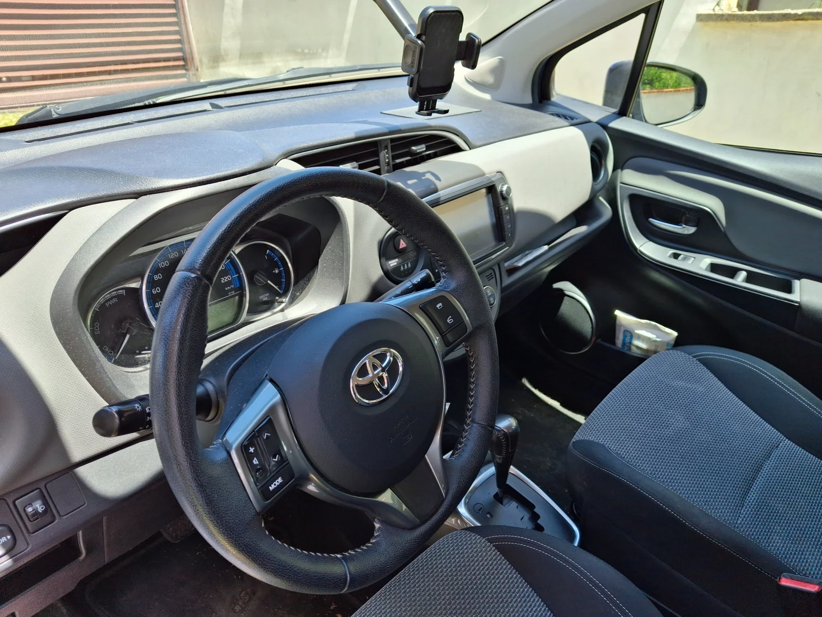 Toyota Yaris, снимка 11 - Автомобили и джипове - 54753877