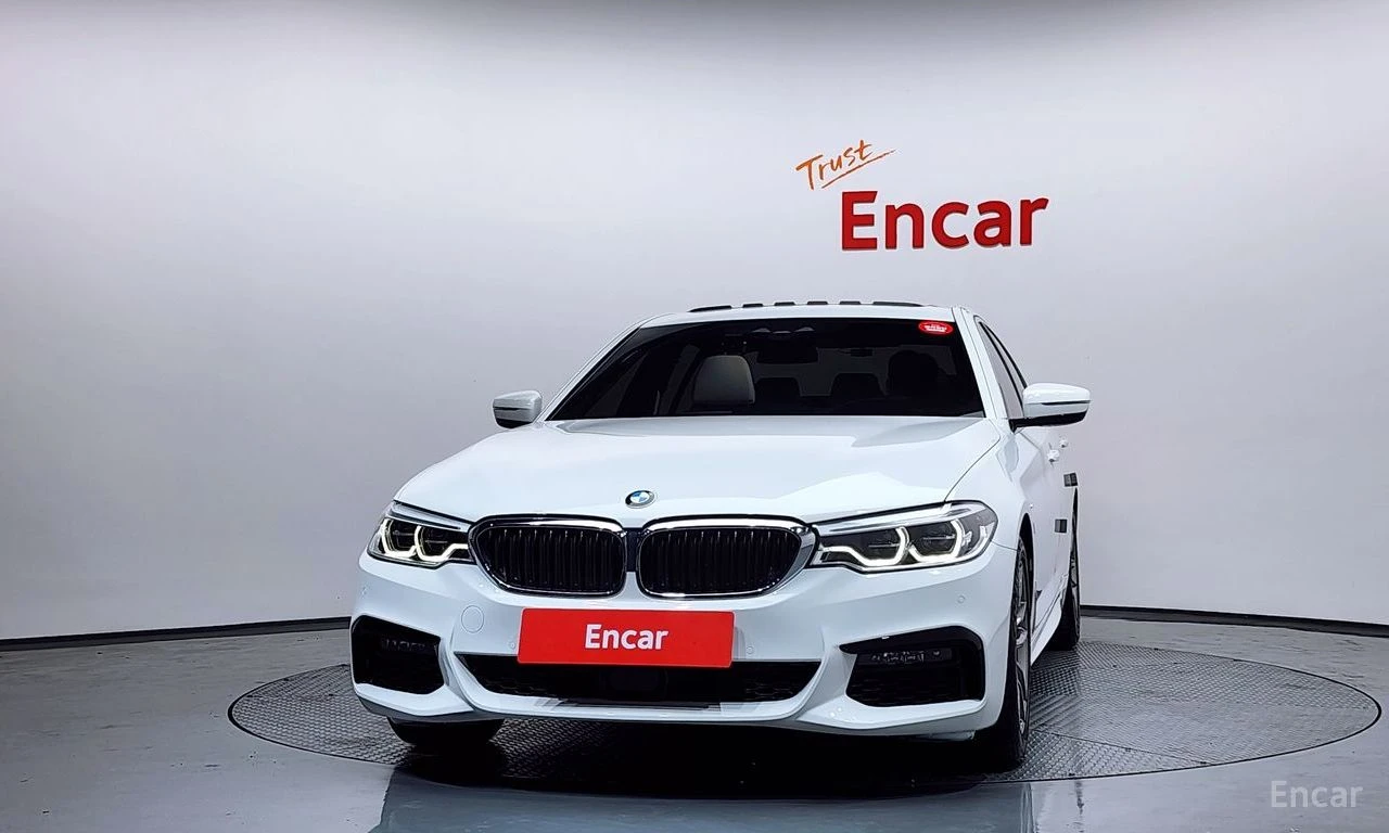 BMW 520  i M SPORT * DISTRONIC * ДИГИТАЛНО ТАБЛО, снимка 3 - Автомобили и джипове - 54947186